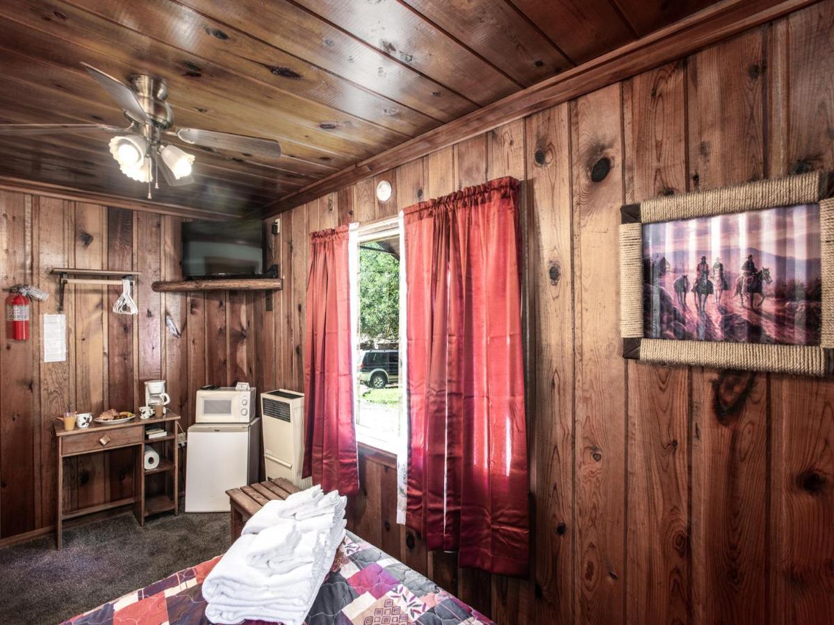 Apache Village Cabinette 11, Queen Bed, Midtown, Sleeps 2 Ruidoso Exteriér fotografie